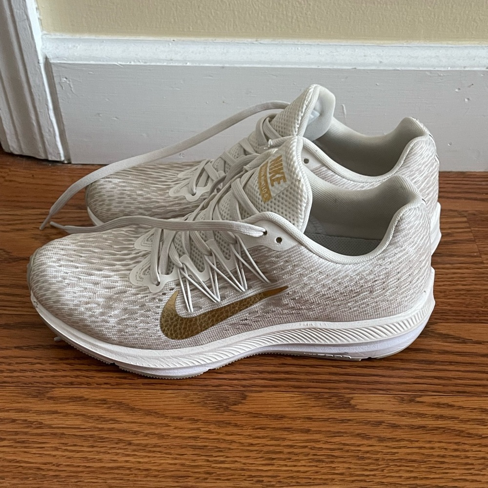 Nike tennis shoes